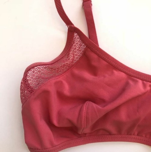 BRALETTE CON CORREA DE ENCAJE CORAL VICTORIAS SECRET - Talla XS - Imagen 4 de 5
