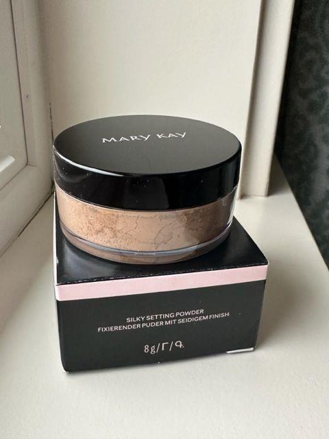 NIB MARY KAY Silky Setting Loose Powder DEEP BEIGE 175897