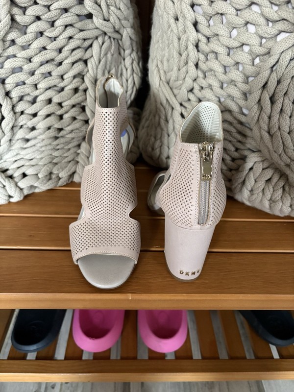 DKNY Women’s Pink Block Heel Sandal Open Toe Zip Synthetic Shoes 8.5