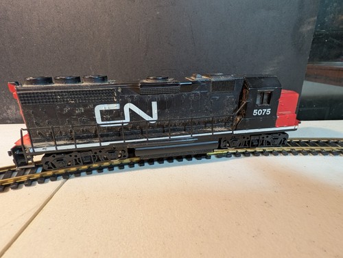 Bachmann HO 0568 CN Canadian National GP40 Diesel Locomotive #5075 | Condition: Used
