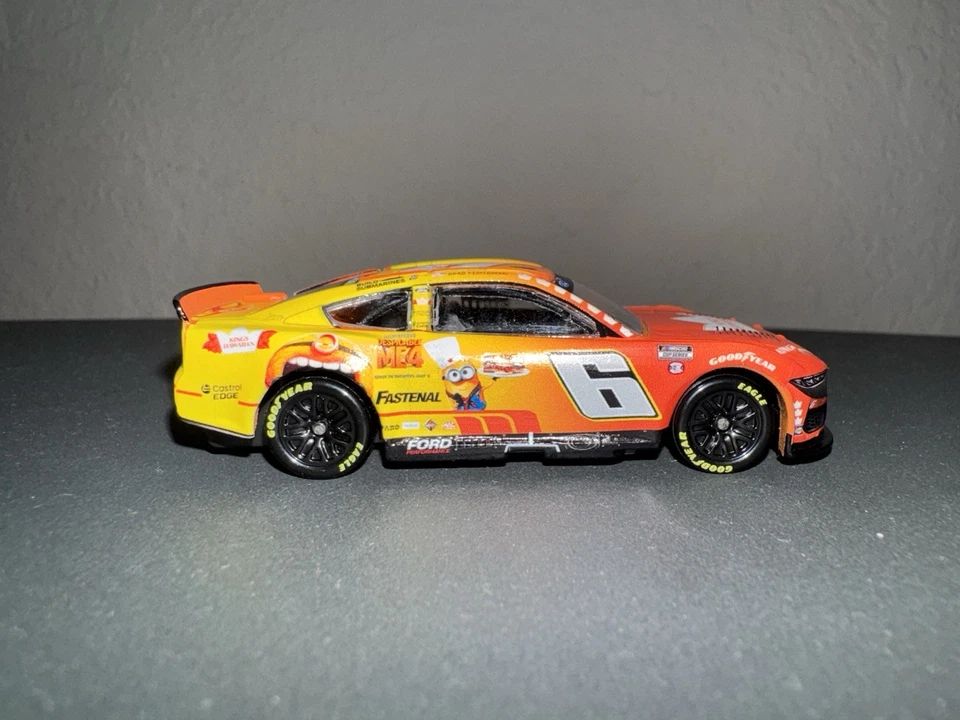 Brad Keselowski 2024 Kings Hawaiian Minions personalizado 1/64 Ford Mustang diecast Foto 4 de 4