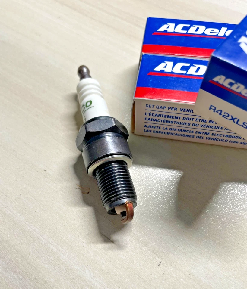 NEW GENUINE GM ACDelco Spark Plugs R42XLS - LOT OF 3 - Imagem 4 de 4