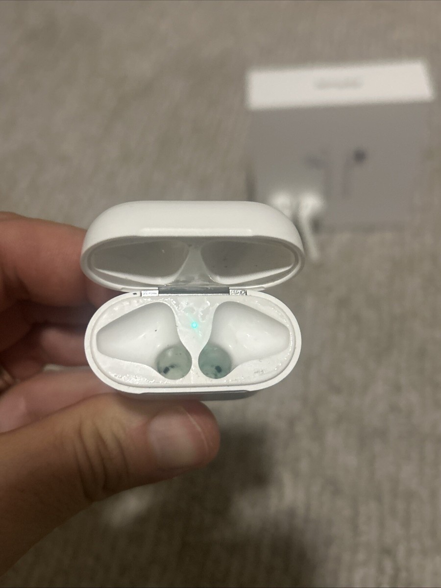 Apple AirPods 2nd Generation with Wireless Charging Case Apple AirPods 2nd Generation with Wireless Charging Case
