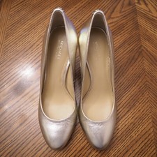 New MICHAEL MICHAEL KORS Pale Gold Leather High Heel MK-Flex Pump Shoes Size 6M