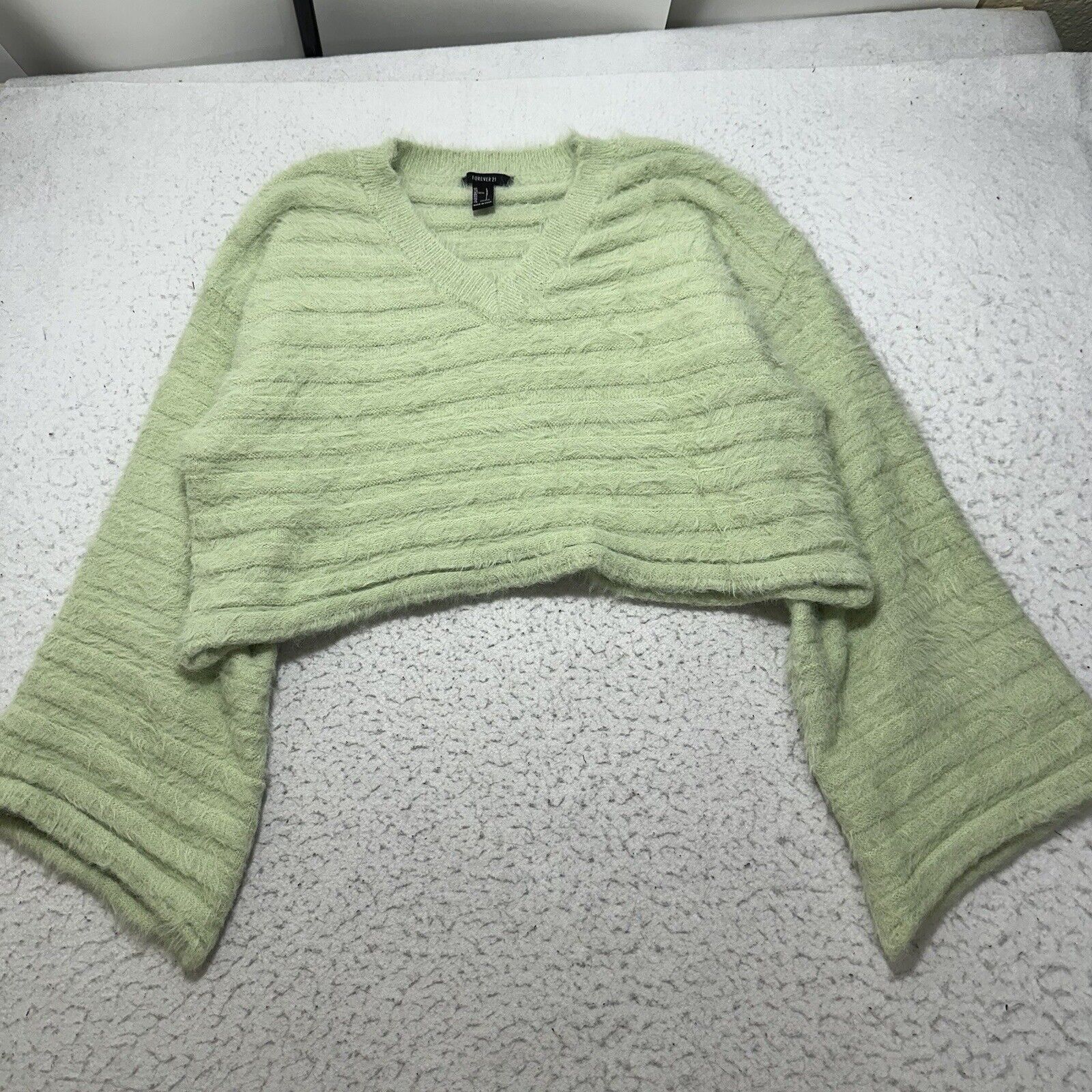 Forever 21 Women's Large Oversized Cropped V-Neck Sweater Fuzzy Soft Mint Green