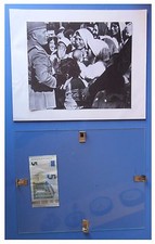 Benito Mussolini parla con alcune contadine duce fascismo quadro cornice vetro