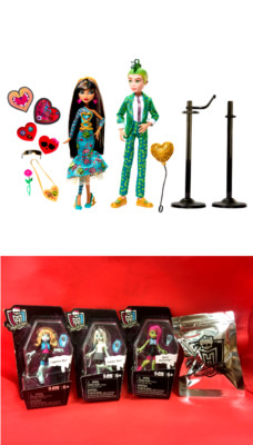 Monster High CLEO and DEUCE HOWLIDAY LOVE EDITION 2-Pack + BONUS EARBUDS Figures