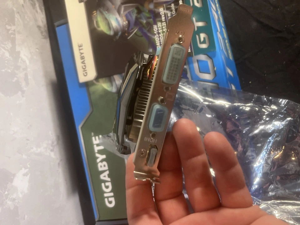 Gigabyte GT 240 Gddr5 PCI 2.0 x16 Video Card w/ Manual & Box- USA *Mint* - Image 4 of 4