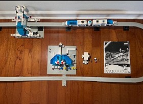 LEGO Space: 6990 Futuron Monorail Transport 99% Read