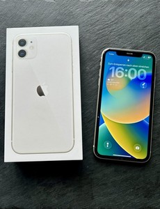 Apple iPhone 11 Weiß, 128 GB, ohne Simlock Mit 8 Hüllen