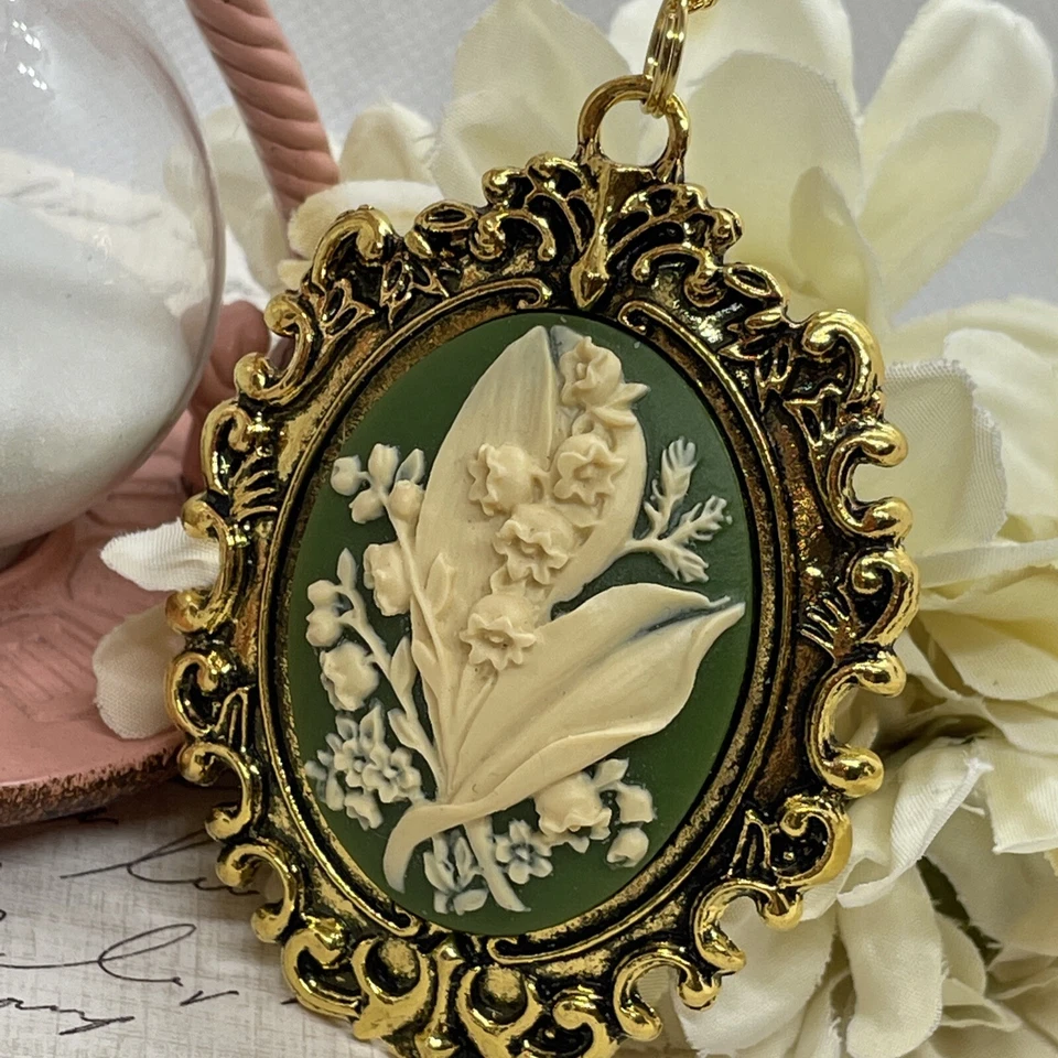 Collar camafeo colgante de boda celta irlandés lirio verde del valle día de San Patricio Foto 4 de 4