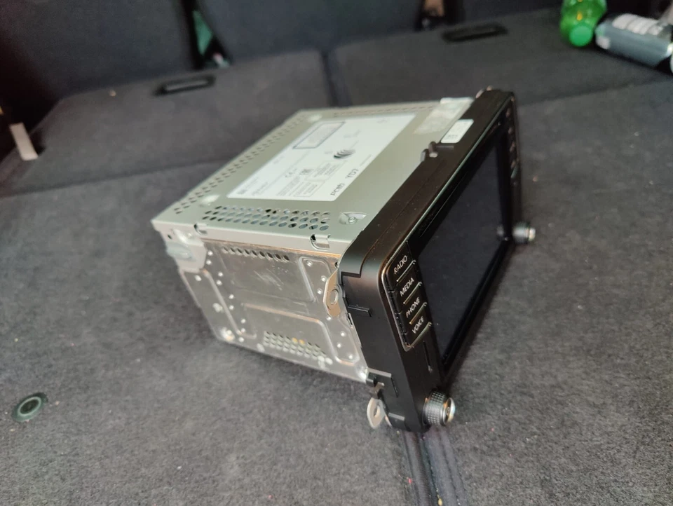 Professionelle Touchscreen-Reparatur für MIB2-Systeme: Volkswagen, VW Display - Bild 2 von 2