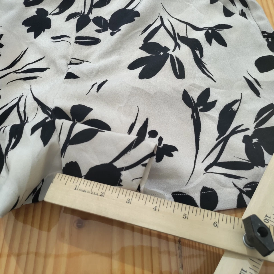 Mujer Exuberante Blanco Negro Hojas Pantalones Cortos Talla L Foto 2 de 4