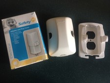 Safety 1st Outlet Plug  Adapter Cover with Cord Shortener 48308 NWOB