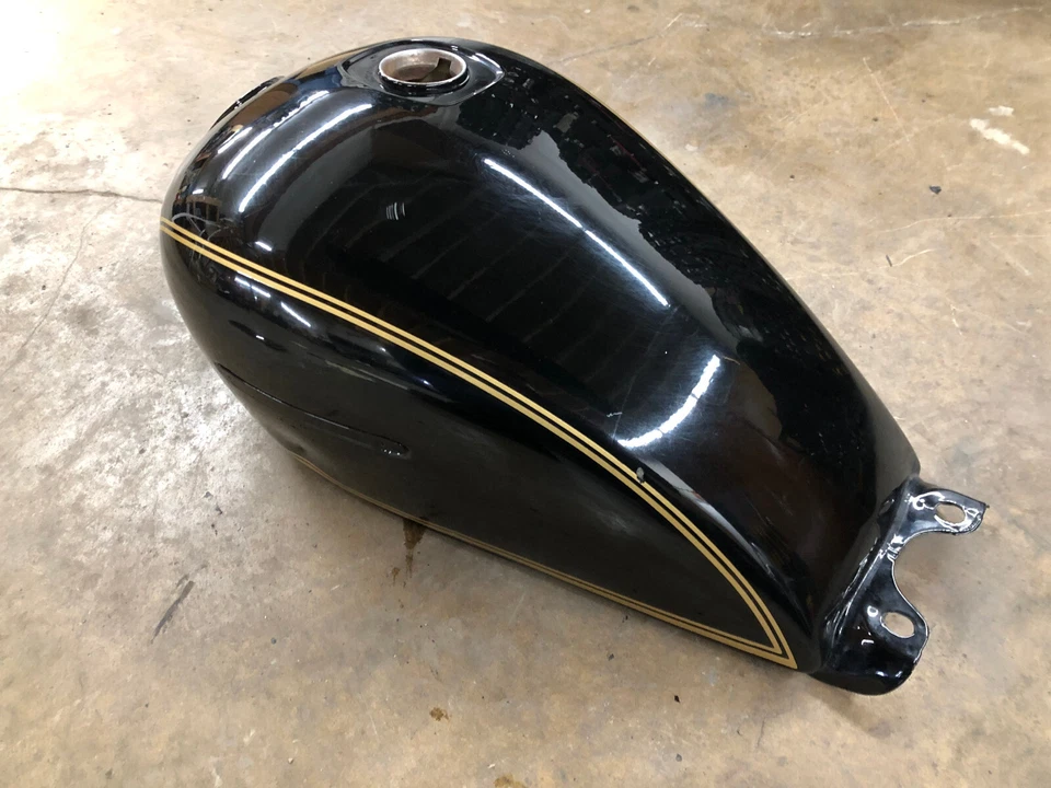 Tanque de combustible negro brillante Suzuki GS450T modelo Z 1982-1983 OEM en muy buena condición 82 83 Foto 2 de 4