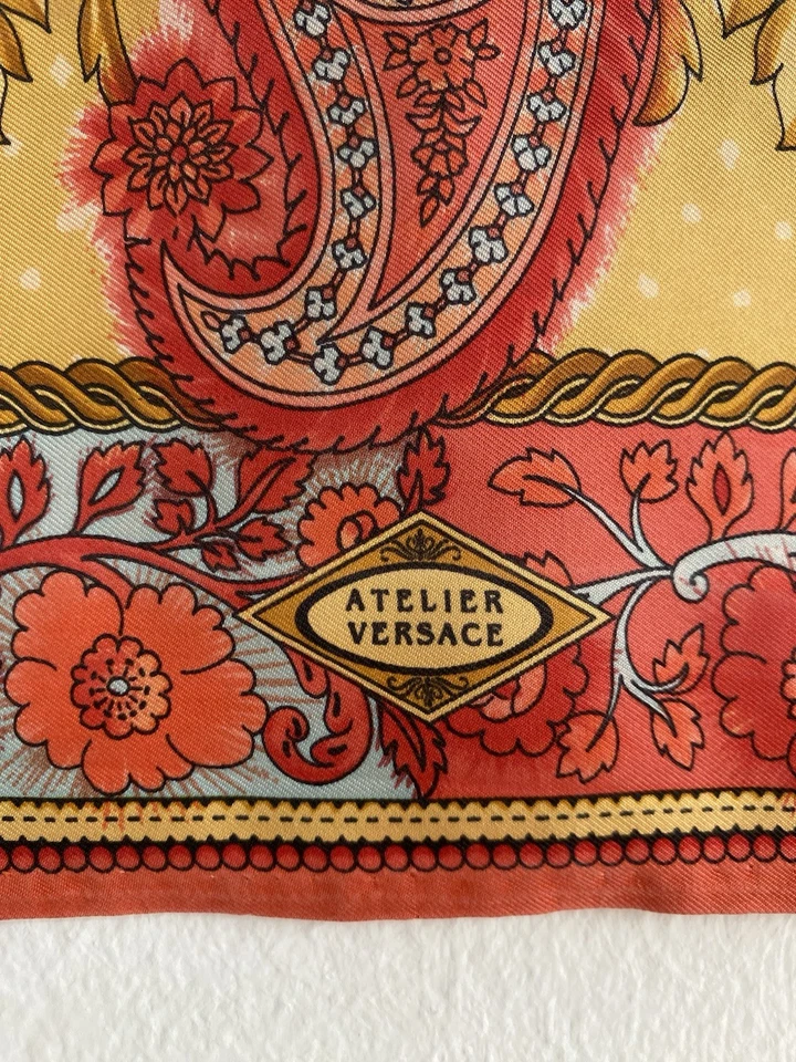 VERSACE Atelier Versace Naranja Seda Mujer Bufanda Floral con Patrón Paisley Foto 2 de 4