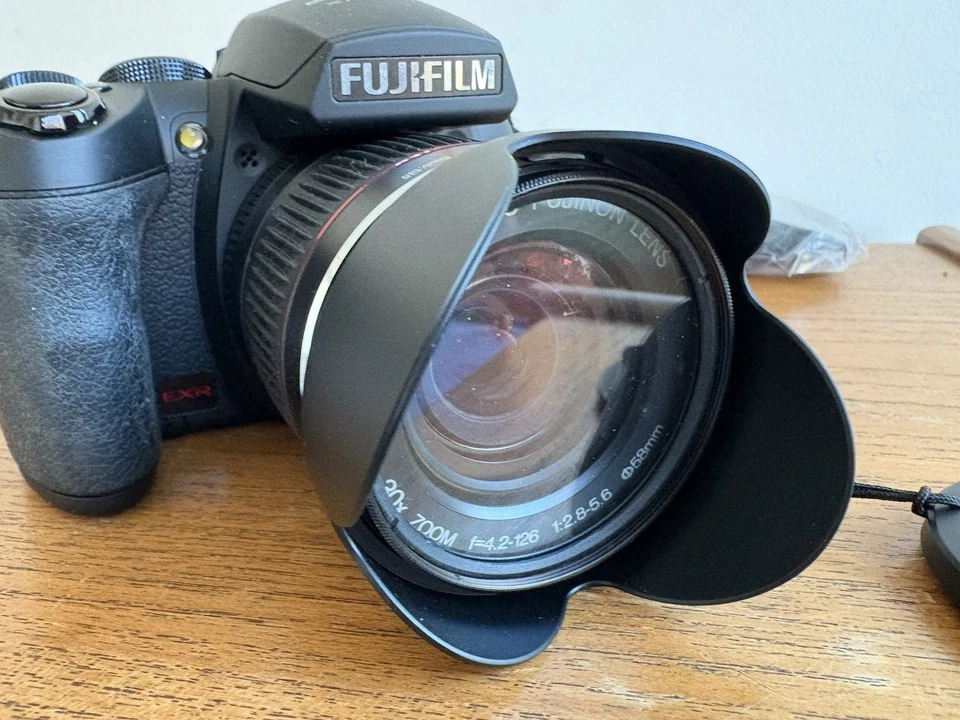 Fuji FinePix HS20EXR D-SLR style Digital Bridge Camera 30x 24-720mm Lens VGC. - Image 3 of 4