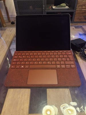 Surface Go 2   8 GB RAM   128 GB    mit Tastatur   1 J. genutz