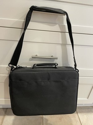 Targus Black Nylon Padded Laptop Bag w/Shoulder Strap, Model CN01/0CN1.