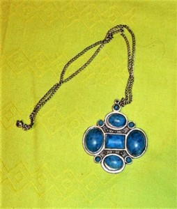 Vintage Costume Jewelry Turquoise Colored Stones Pendant /Necklace 1970's