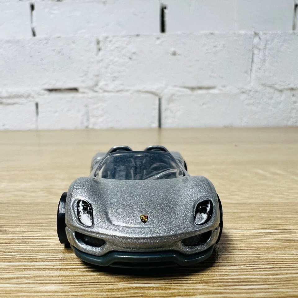 Porsche 918 Spyder 2013 HW Showroom All Stars Metalflake Silver Foto 2 de 4