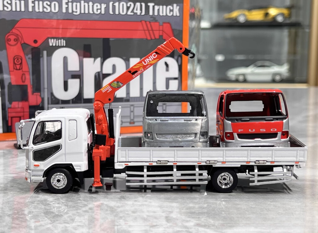 GCD 1:64 White Fuso Fighter Crane Truck Head Model Diecast