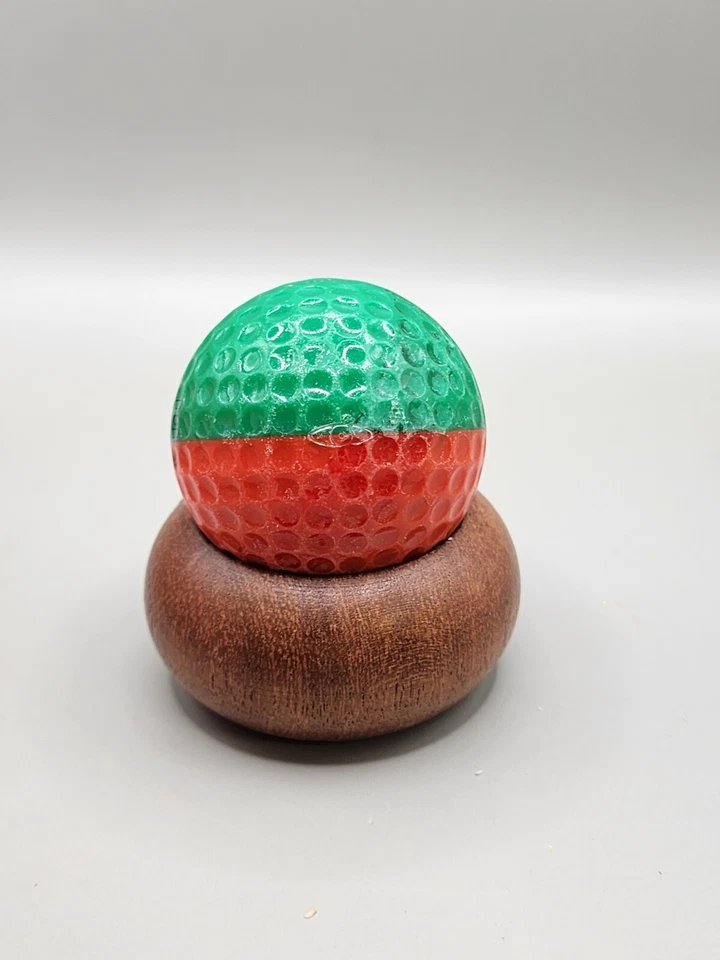 Pelota de Golf Ping Verde y Roja Dos Tonos Ping Coleccionistas Pelota de Exhibición Foto 3 de 4
