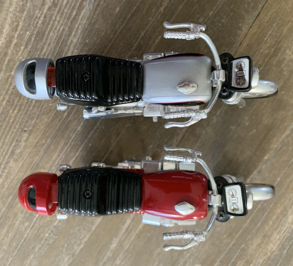 "Lote de 2 motocicletas Harley Davidson diecast y de plástico clásicas rojas y plateadas 6""" Foto 2 de 4