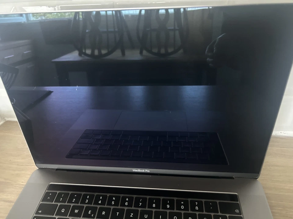 Apple MacBook Pro 15" 2018 · i9 · 16GB · 500GB, photo 3 sur 5