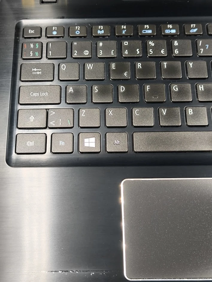 Laptop Acer Swift SF114-31-C1GS - Usato Con Segni Di Usura, Senza Caricatore - Immagine 2 di 4