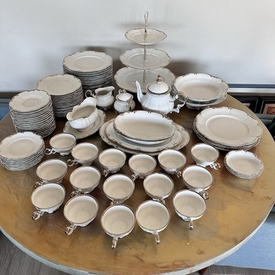 HutchenReuther淡い上品なペール ドイツ製レリーフディッシュ 85-Piece Hutschenreuther Revere Sylvia Platinum Trim Porcelain