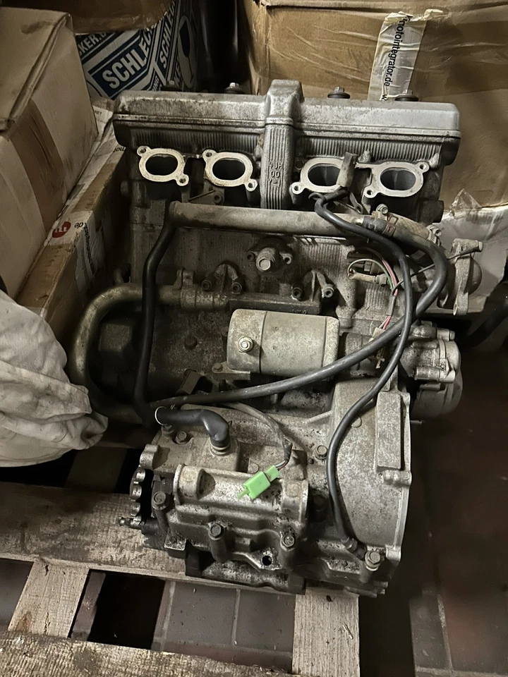 Yamaha FZR600 4JH Motor mit Getriebeschaden  - Bild 2 von 4