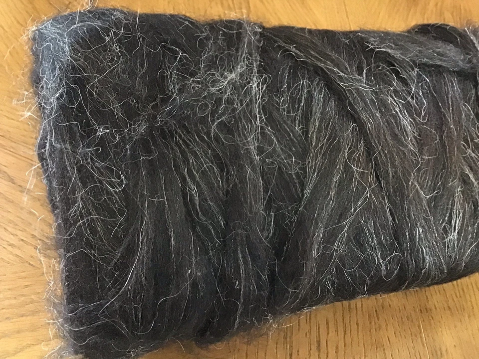 Rovings 100 % alpaca negros con reflejos grises claros. 11 OZ. So Soft Foto 2 de 4