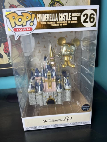 Funko Pop! Town: Disney - Cinderella Castle and Mickey Mouse (Gold) Disney World