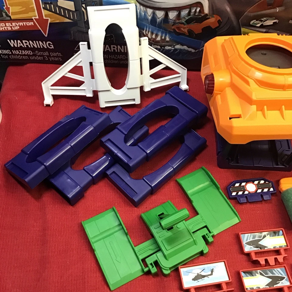 Hot Wheels Adventure Force Ultimate Shark City Garage Juego REPUESTOS Foto 2 de 4