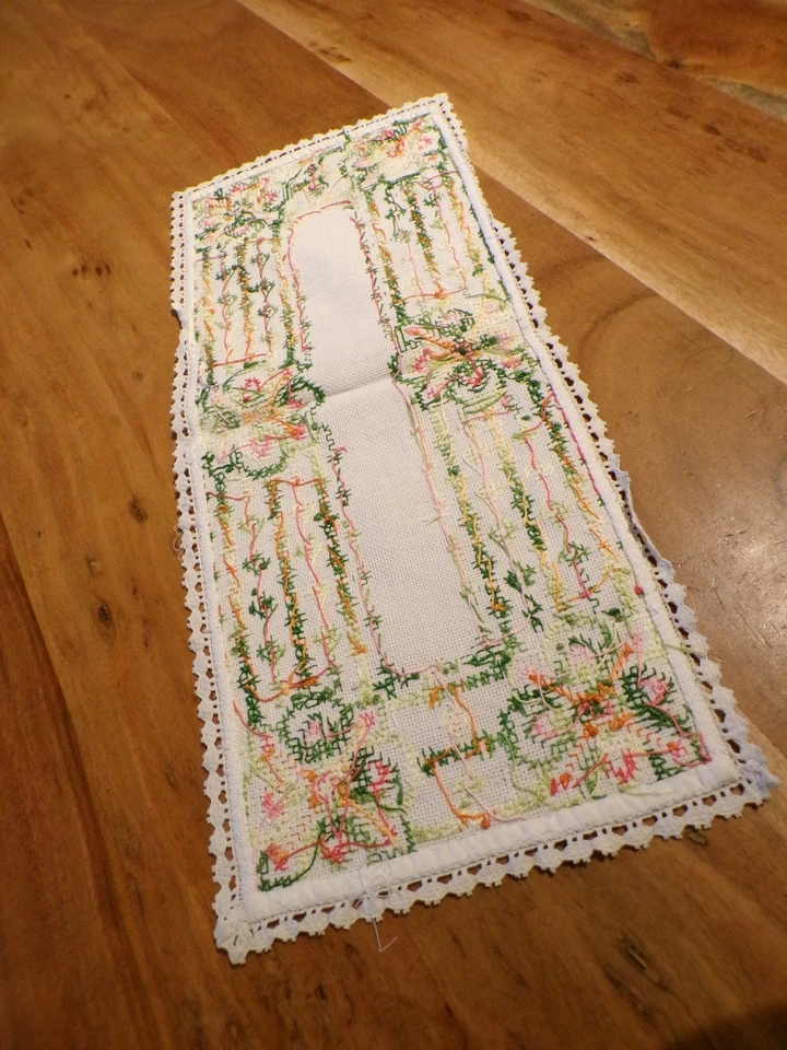 Linge ancien 1 Napperon coton blanc avec broderies de couleurs - Photo 3/3