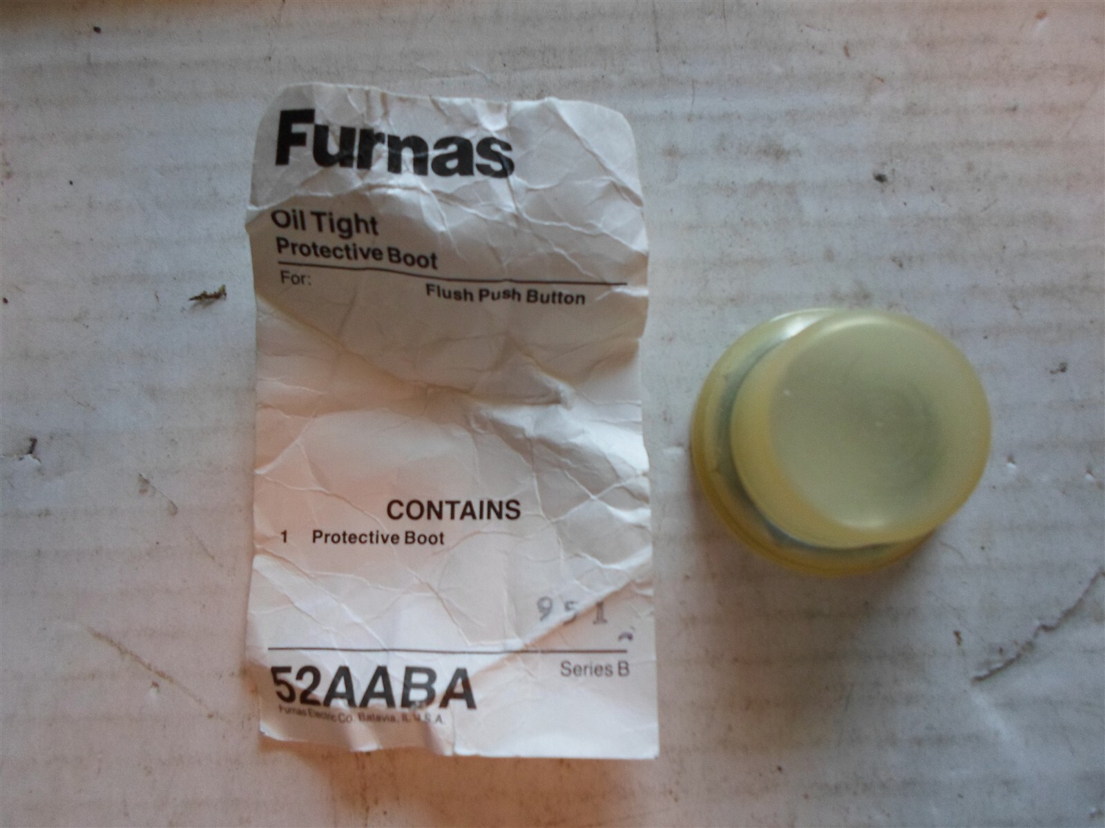 Unused: Furnas Oil Ticght Protective Boot 52AABA Series B 951 Flush Push Button