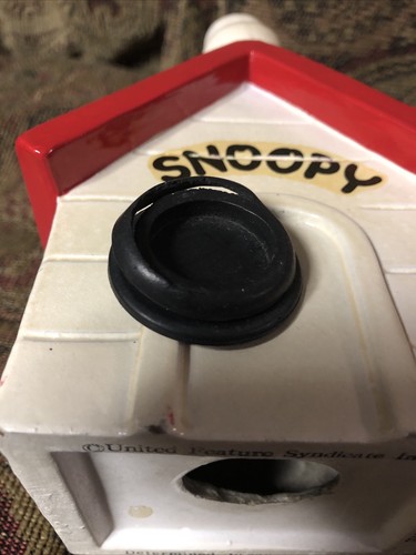 Vintage 1970 Snoopy Peanuts Ceramic Figural Doghouse Coin Bank United Feature - Picture 7 of 7