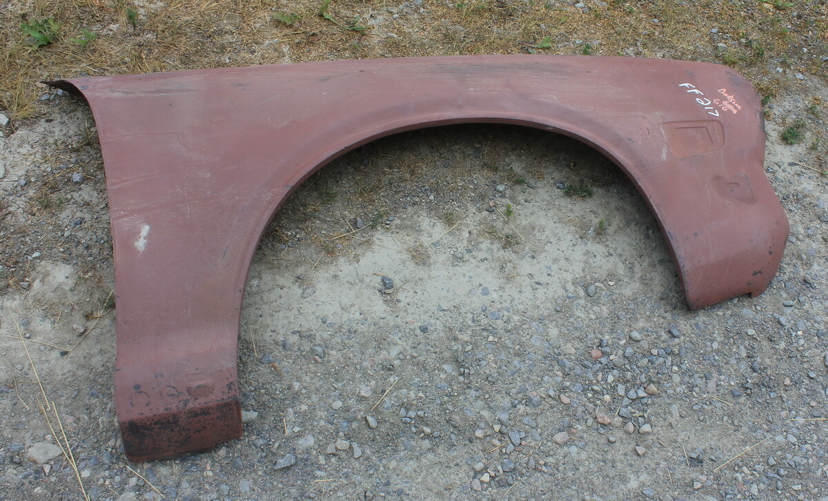 Fits Nissan Datsun 610 71-73 - Right Fiberglass Front Fender