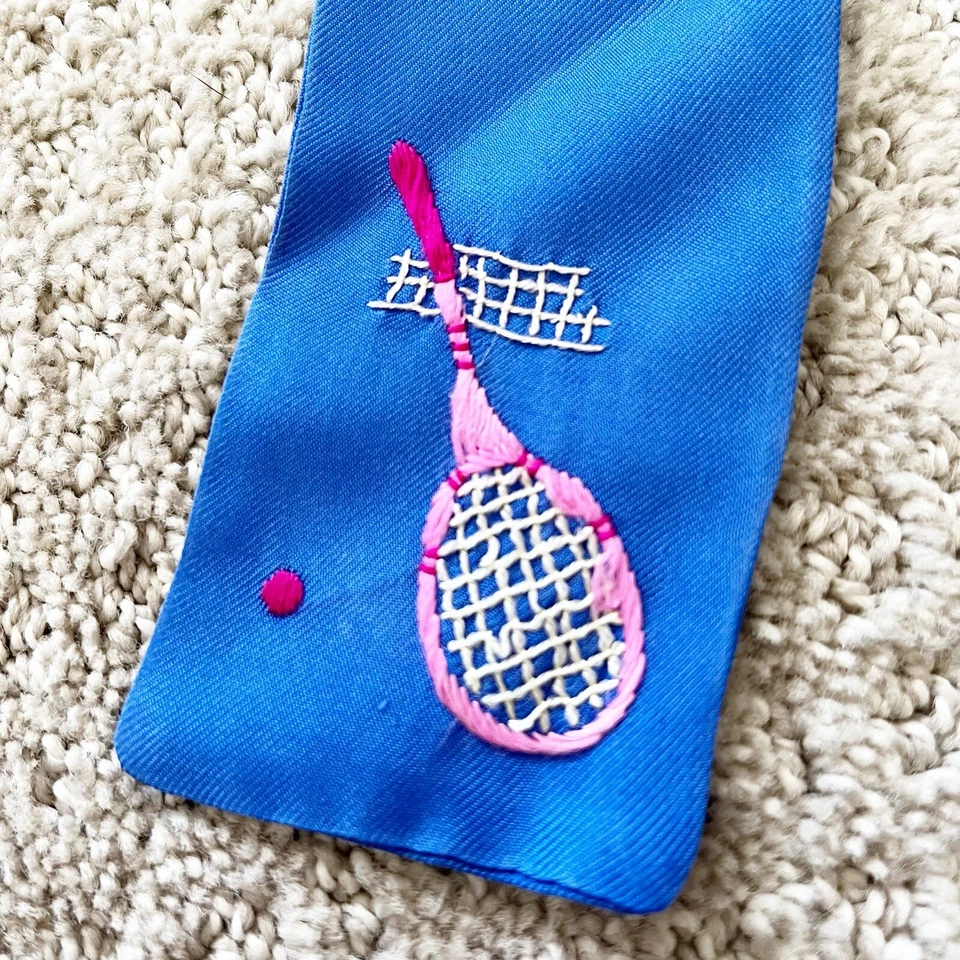 Mujer Tenis Bufanda/Corbata/Ascot Azul Real Pajarita Rosa Raqueta Preppy De Colección Foto 2 de 4