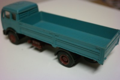 Camion Mercedes plateau baché - NZG - 1/50
