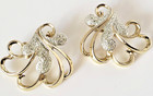 Vintage Sarah Coventry "Frosted Feathers" Clip-on Earrings 1960s. — photo 1