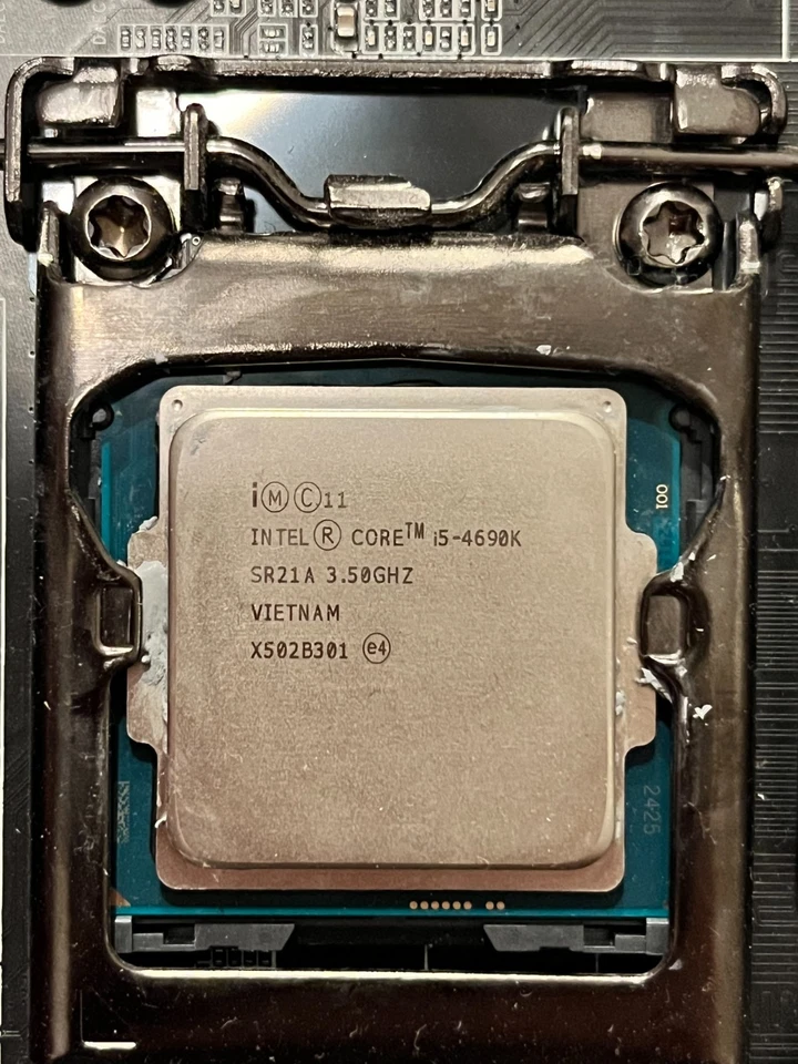 Combo Gigabyte Technology GA-Z97X-GAMING 7 + Core i5-4690K + 16 GB Hyperxfury RAM Foto 2 de 4