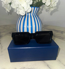 Louis Vuitton Rectangle Sunglasses Black Plastic Frame Gray Tinted