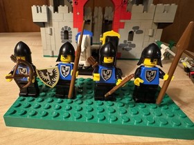 Lego  6073-1 Black Falcons Knights Castle with mini figures