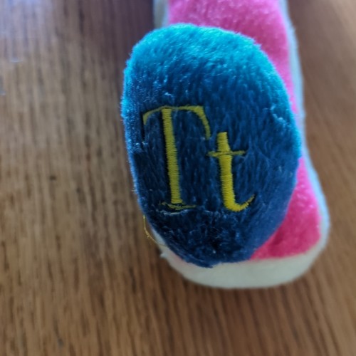 Peluche vintage Alphabet Gang 11” letra T cara azul rosa relleno - Imagen 6 de 7