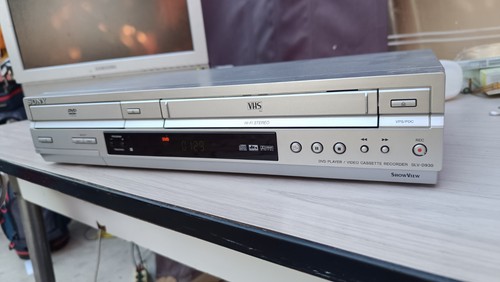Sony SLV-D910 DVD VHS VIDEOREGISTRATORE Combinato Parzialmente FUNZIONANTE - Foto 5 di 12