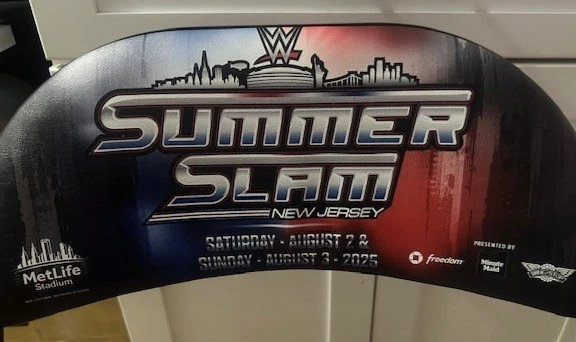 Auténtica silla anular Summer Slam 2025 - gira de jubilación John Cena  Foto 3 de 4