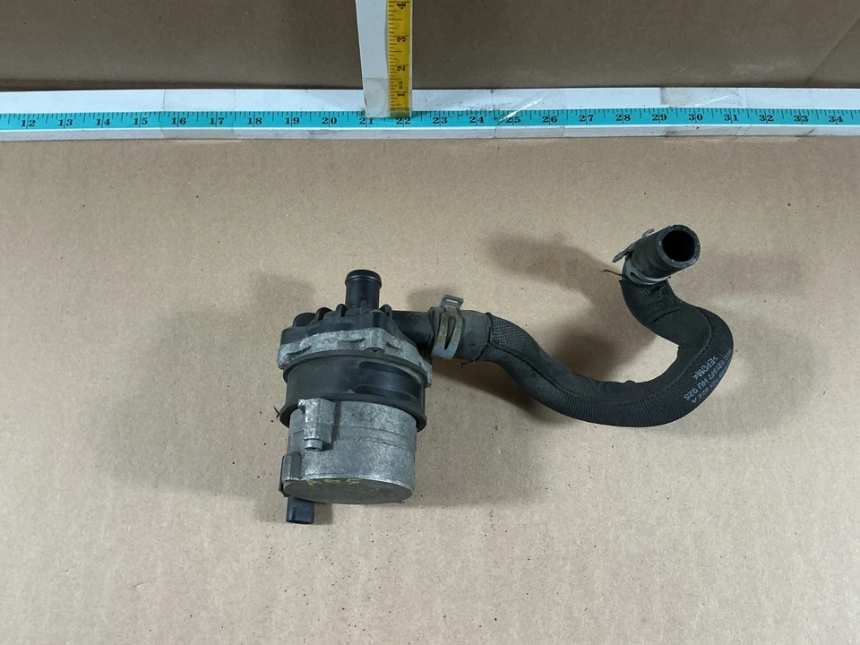 Bomba de agua de refrigerante auxiliar Audi S5 2008-2012 8K0965567 OEM Foto 2 de 4