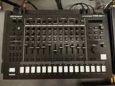 Roland Aira TR-8S Sampler Drum Machine Sequen...